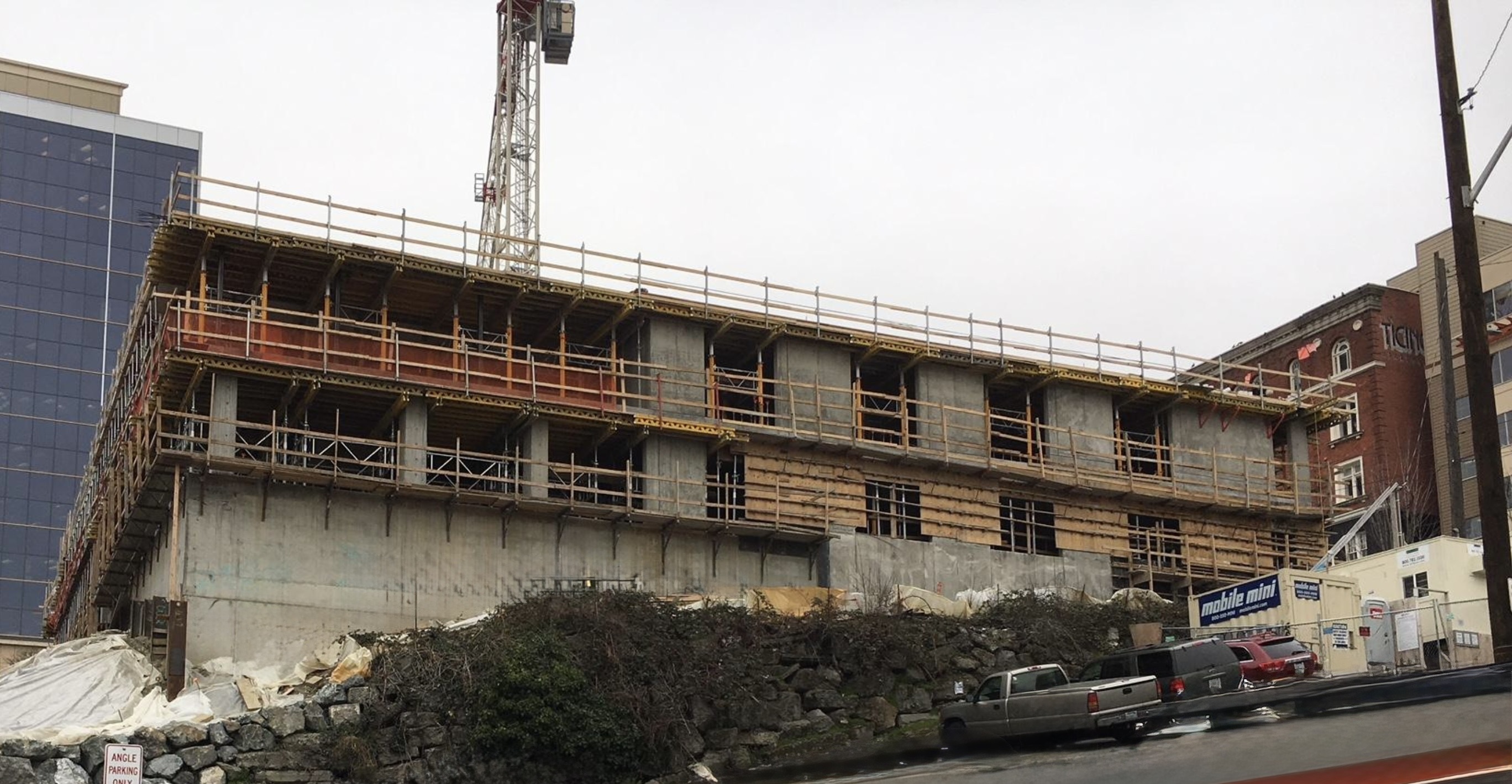 Post-tensioned vault construction